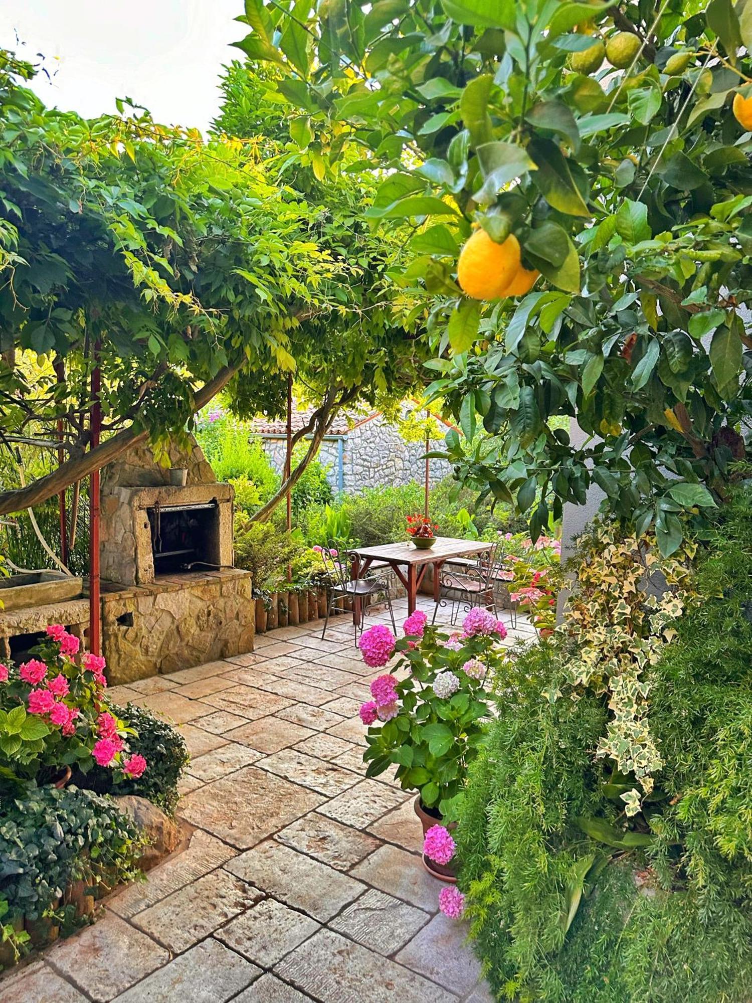 Apartments Cvita Veli Lošinj Exterior foto